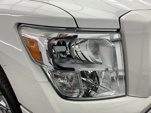 Used 2021 Nissan Titan SV w/ SV Convenience Package image 22