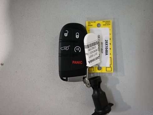 Used 2017 Jeep Grand Cherokee Limited w/ Trailer Tow Group IV AWD/4WD image 9