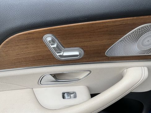 Used 2021 Mercedes-Benz GLS 450 4MATIC image 24