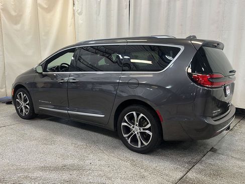 Used 2021 Chrysler Pacifica Pinnacle AWD/4WD image 3
