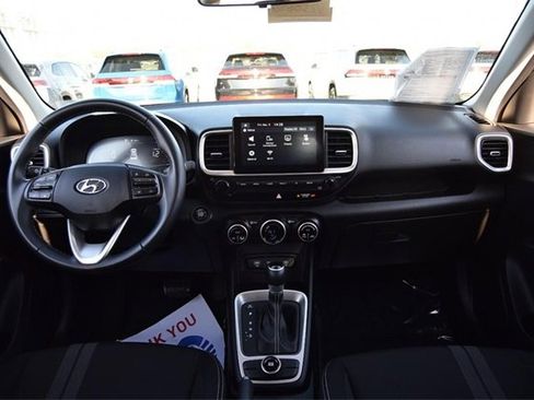 Used 2024 Hyundai Venue SEL image 7