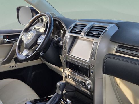 Used 2021 Lexus GX 460 Luxury w/ Accessory Package AWD/4WD image 29