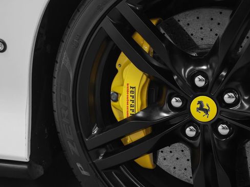 Certified 2019 Ferrari Portofino RWD image 12