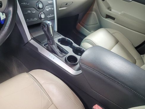 Used 2015 Ford Explorer XLT w/ Equipment Group 202B image 26