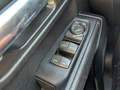 Used 2022 Chevrolet Silverado 1500 Custom image 36