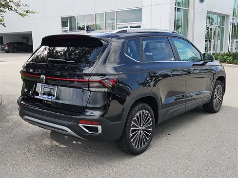 New 2025 Volkswagen Taos SE image 4