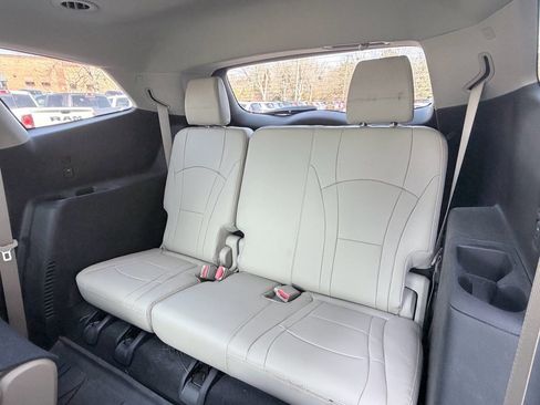 Used 2018 Buick Enclave Essence image 27