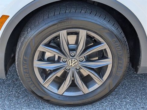 Used 2023 Volkswagen Tiguan SE w/ Panoramic Sunroof Package image 13