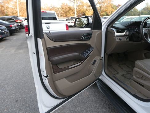 Used 2018 Chevrolet Suburban LT image 13
