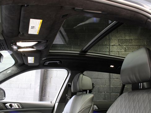 Used 2024 BMW X7 xDrive40i w/ Climate Comfort Package image 17