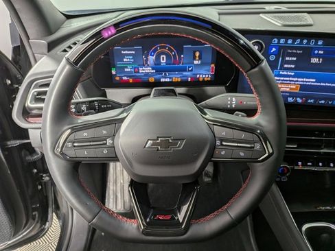 Used 2024 Chevrolet Traverse RS image 21