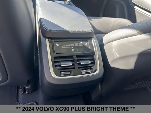 Used 2024 Volvo XC90 B5 Plus image 18