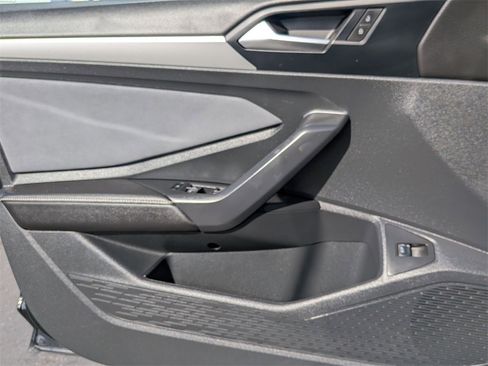 Used 2025 Volkswagen Jetta SE image 13