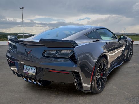 Used 2017 Chevrolet Corvette Z06 RWD image 3