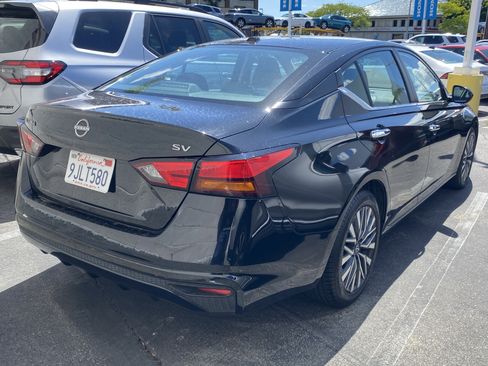 Used 2024 Nissan Altima 2.5 SV image 3