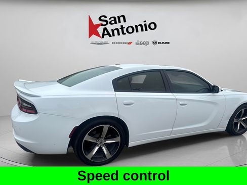 Used 2017 Dodge Charger SE w/ Power Sunroof Group RWD image 12