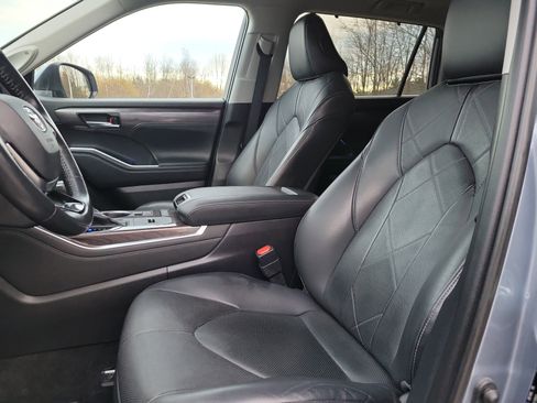 Used 2021 Toyota Highlander Platinum image 14