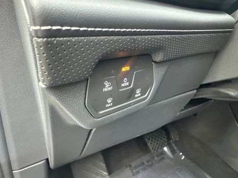 Used 2024 Volkswagen Atlas Cross Sport SE image 56