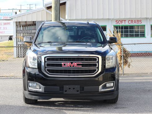 Used 2017 GMC Yukon SLT image 2