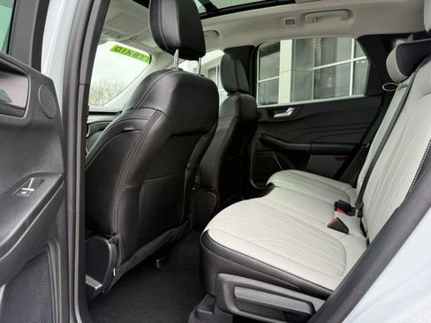 Used 2025 Ford Escape SE w/ PHEV Premium Package FWD image 14