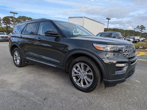 Certified 2023 Ford Explorer Limited w/ Equipment Group 301A image 2