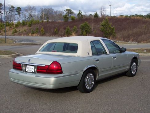 Used 2004 Mercury Grand Marquis GS image 2