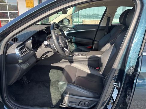 Used 2025 Genesis G70 2.5T RWD image 10