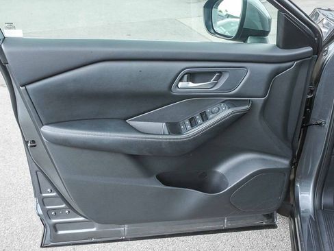 Used 2025 Nissan Rogue SV FWD image 26