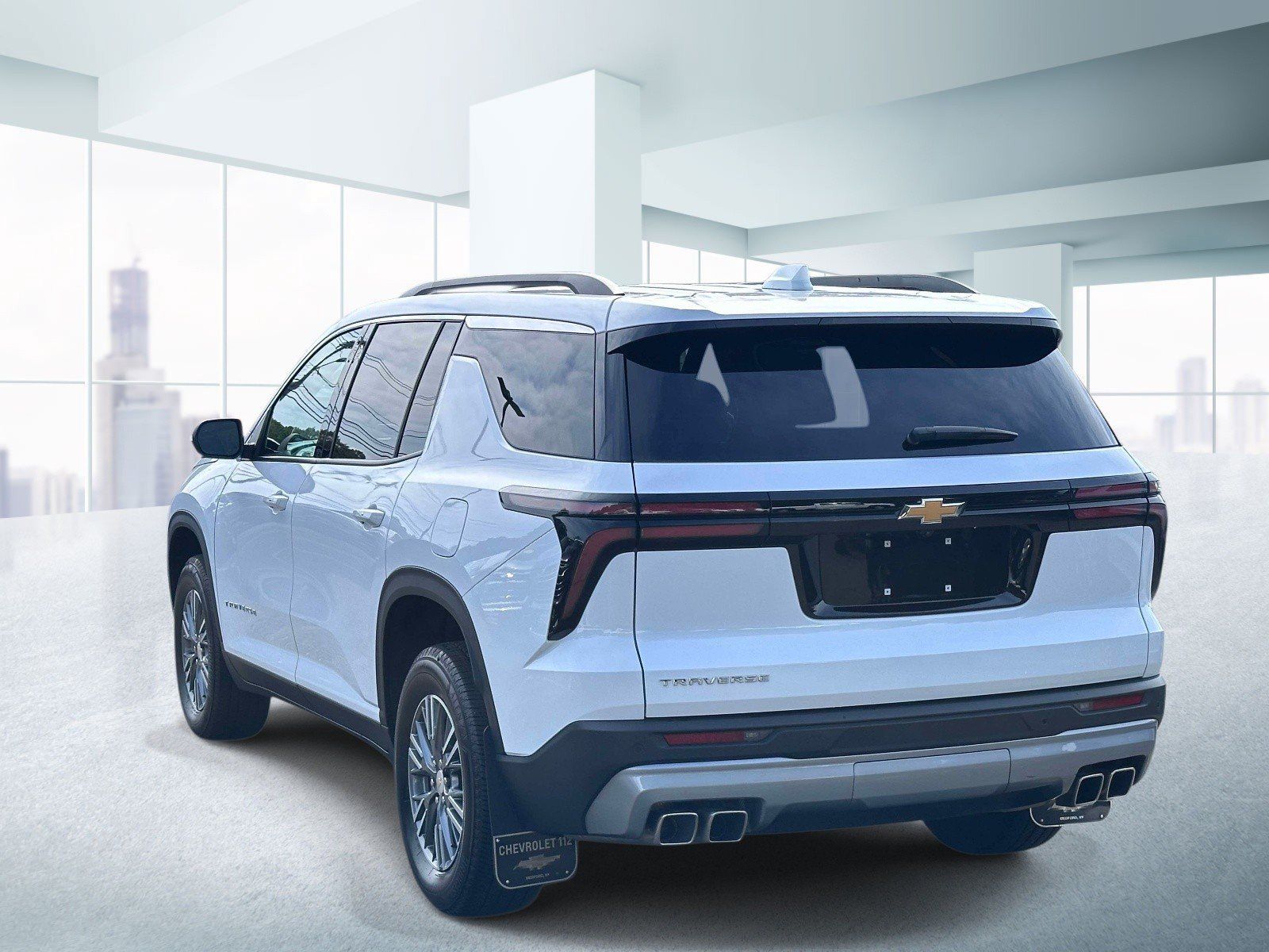 Used 2025 Chevrolet Traverse LT w/ Driver Confidence Package FWD image 3