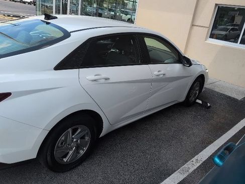 Used 2025 Hyundai Elantra SE FWD image 9