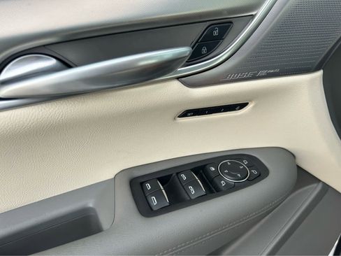 Used 2025 Cadillac XT5 Premium Luxury image 7