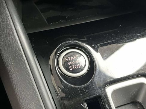 Used 2025 Nissan Versa SV FWD image 36