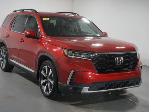 Used 2023 Honda Pilot Elite image 3