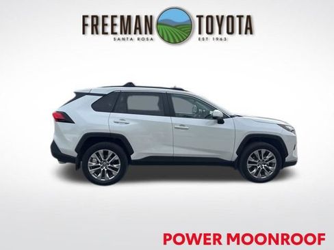 Used 2023 Toyota RAV4 XLE Premium image 4