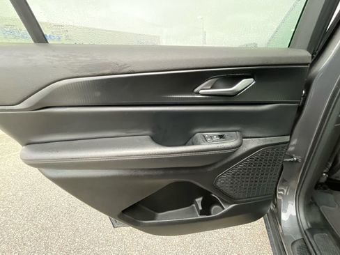 Used 2023 Jeep Grand Cherokee L Laredo image 23