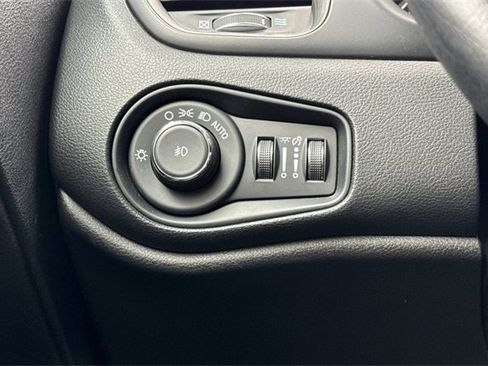 Used 2022 Jeep Renegade Latitude w/ Convenience Group image 32