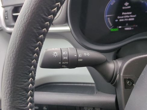 Used 2025 Toyota Sienna XSE image 28