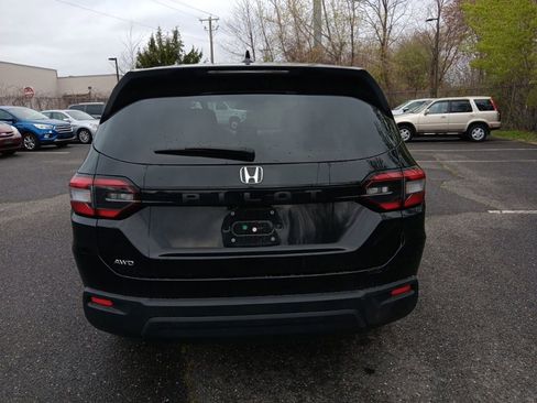 Used 2023 Honda Pilot LX image 4
