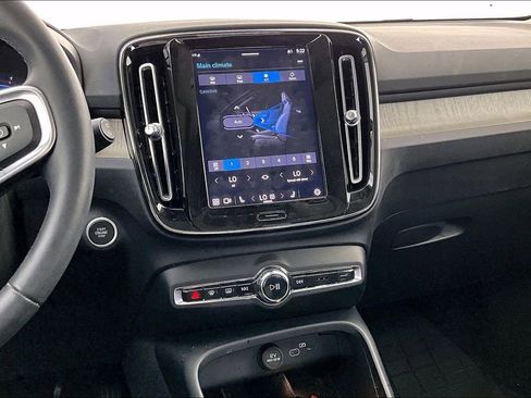 Used 2023 Volvo XC40 B4 Plus w/ Driver Assist Package image 9