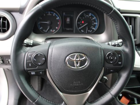 Used 2017 Toyota RAV4 XLE FWD image 14