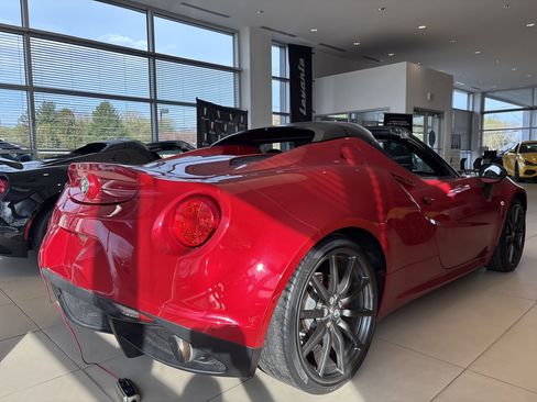 Used 2016 Alfa Romeo 4C Spider RWD image 4