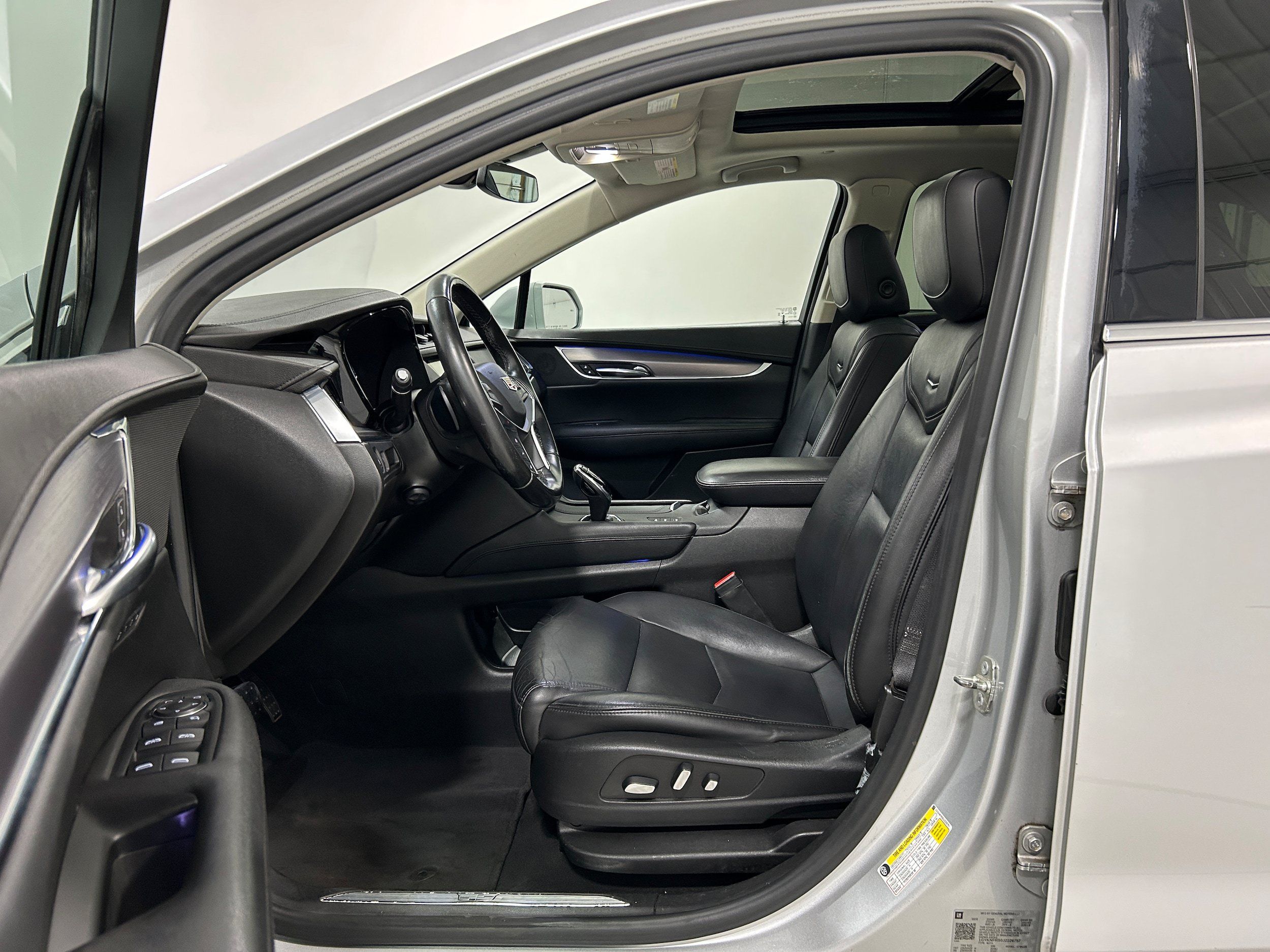 Used 2018 Cadillac XT5 Premium Luxury AWD/4WD image 4