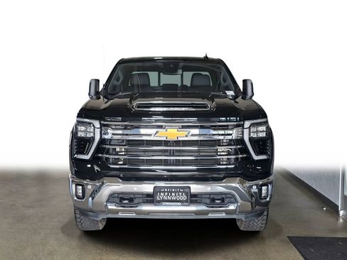 Used 2024 Chevrolet Silverado 2500 LTZ w/ LTZ Convenience Package AWD/4WD image 2
