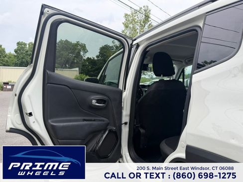 Used 2019 Jeep Renegade Altitude w/ Quick Order Package 2XM AWD/4WD image 11