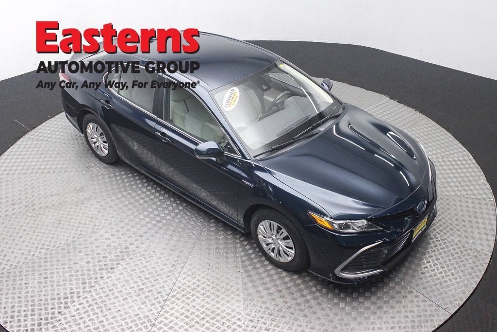 Used 2021 Toyota Camry LE FWD image 5