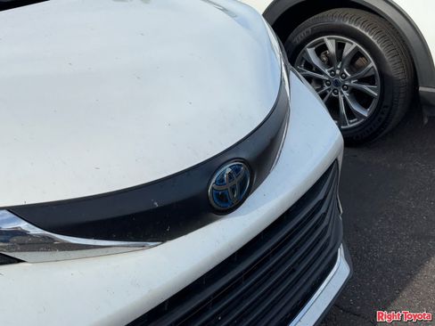 Used 2021 Toyota Sienna XLE image 7