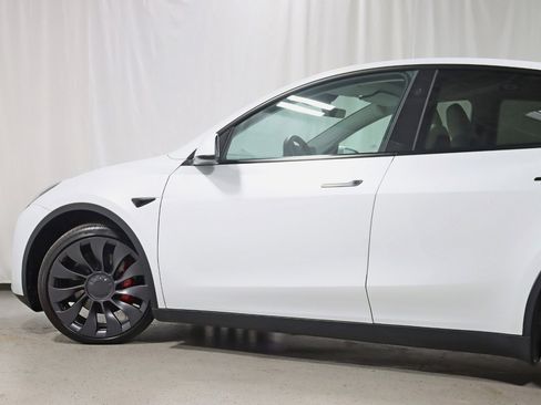 Used 2025 Tesla Model Y Performance image 11