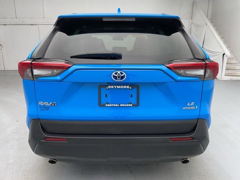 Used 2020 Toyota RAV4 LE image 10