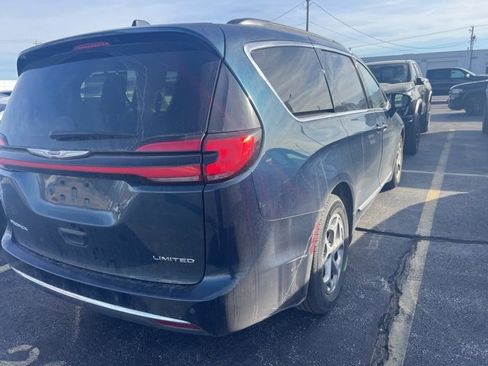 Used 2023 Chrysler Pacifica Limited image 7