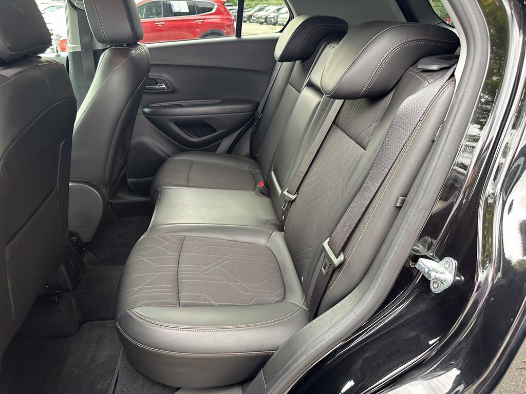 Used 2020 Chevrolet Trax LT w/ LT Convenience Package FWD image 11